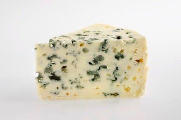 5. Biliminsanları düzenli olarak rokfor peyniri yemenin ömrü uzattığını iddia ediyor.