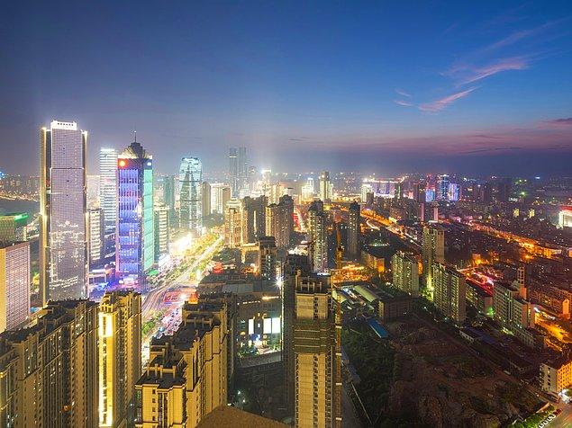 20. Çin'in Wuhan şehri 602 gökdelene sahip, toplam alanı ise 8,494 kilometrekare.