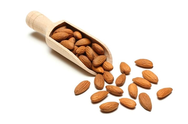 6. Миндаль - это вовсе не орехи, а семена миндального дерева.
