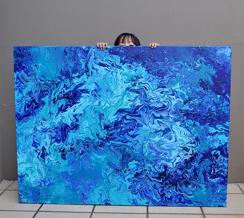 Cassie'nin en büyük resmi 48″ x 36″ boyutunda.