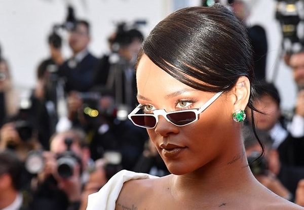 Поначалу артистка никак не комментировала ситуацию...