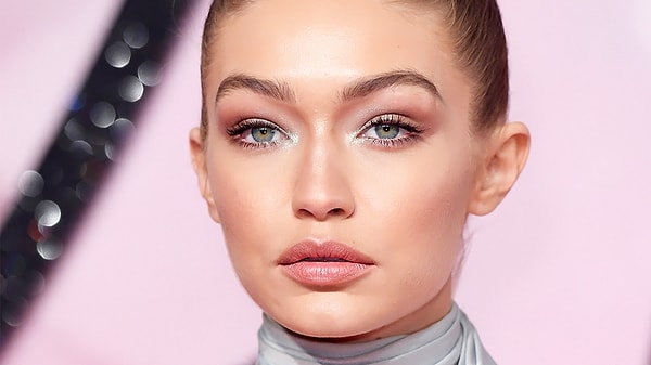 Вам идеально подойдет натуральный макияж!