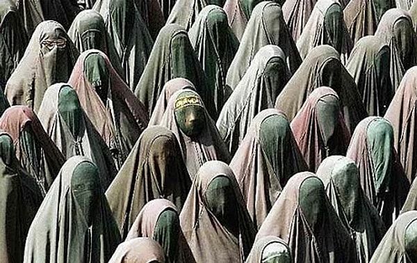 10. В Саудовской Аравии женщина может работать только в тех городах, где допускается найм работников-женщин.