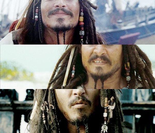 10. İlk filmi dikkatli izlerseniz Jack Sparrow'un çenesinde bir yara var ve gittikçe büyüyor. Bu Johhny Depp'in ve makyözünün bilerek yaptığı bir troll'lemeymiş.