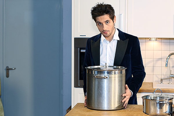 2. Марк Богатырёв (в сериале - повар Макс Лавров)