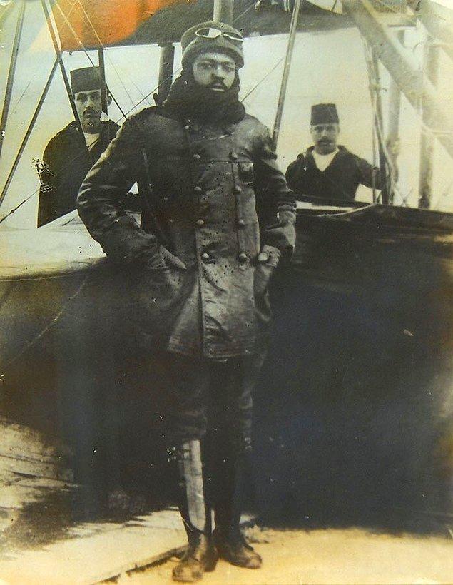 11. Avrupa'nın siyahileri tutsak edip sergilediği yıllarda Osmanlı'da İzmirli Ahmet Ali Efendi (Aslen Nijeryalı) dünyanın ilk siyahi pilotu oldu.