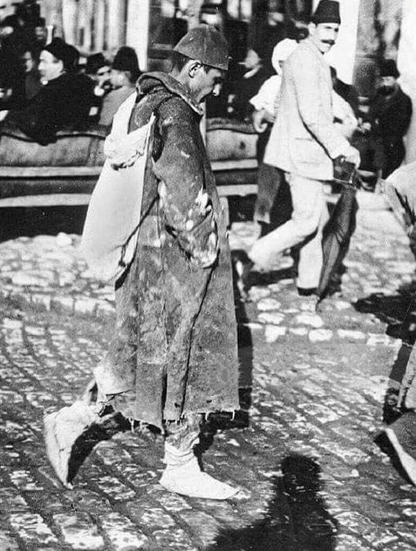 14. Balkan Harbi'nin ardından evine dönen bir Osmanlı askeri.. İstanbul, 1913