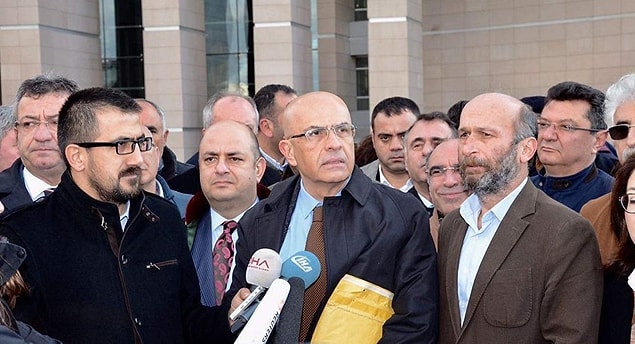 Berberoğlu, polis tarafından tutuklama işlemlerinin yapılması için adliye binasında bulunan polis merkezine götürüldü.