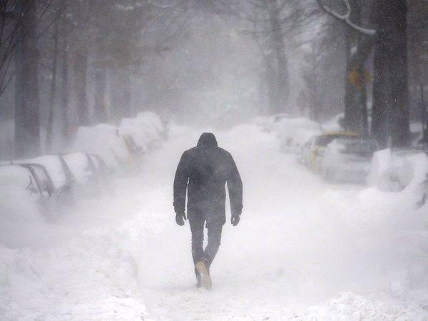 12. Geçtiğimiz yıl Ocak ayının sonlarında Washington'da meydana gelen kar fırtınasında bir adam yürürken görüntülenmişti.