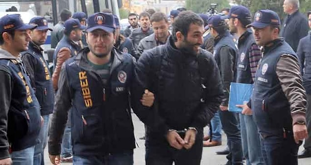 Oyuncu, 22 Kasım 2013’te Redhack soruşturması kapsamında polis tarafından gözaltına alınmış, 3 gün sonra serbest bırakılmıştı.