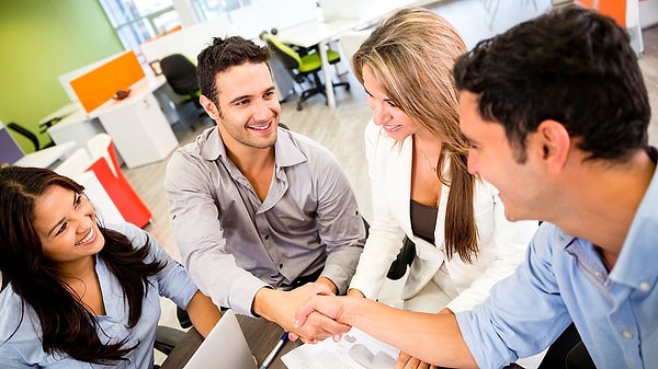 17. Вы забываете представлять своих знакомых друг другу