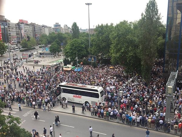 Güvenpark'ta kısa bir açıklama yapan Kılıçdaroğlu, "Bıçak kemiğe dayandı artık yeter. Adaletin olmadığı ülkede barış olmaz" ifadelerini kullandı.