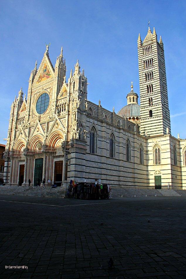 Labirent sokaklara girmeden önce Duomo'ya son bir bakış