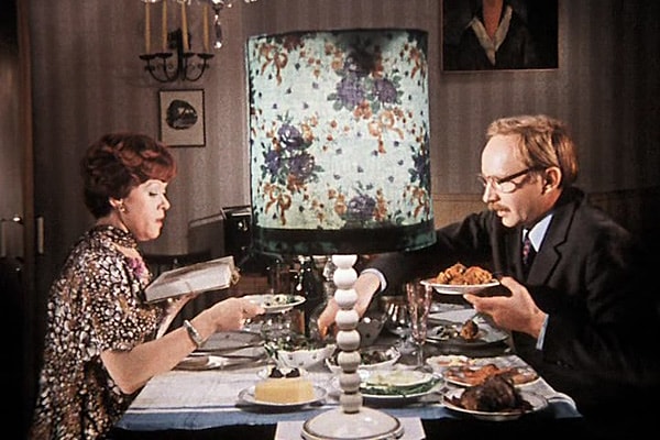 6. Актеры много импровизировали, так что материала было отснято почти на целых три серии, вместо вышедших двух.