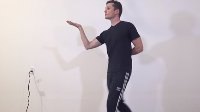 Yürüme Bandı Üzerindeki İnsanların Birbirinden Tuhaf 100 Yürüme Şekli