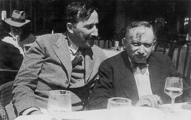 Bir zaman sonra Zweig ve Rolland, İsviçre’de dünyanın her yerinden en önemli düşünürleri İsviçre’de bir panele davet eder.
