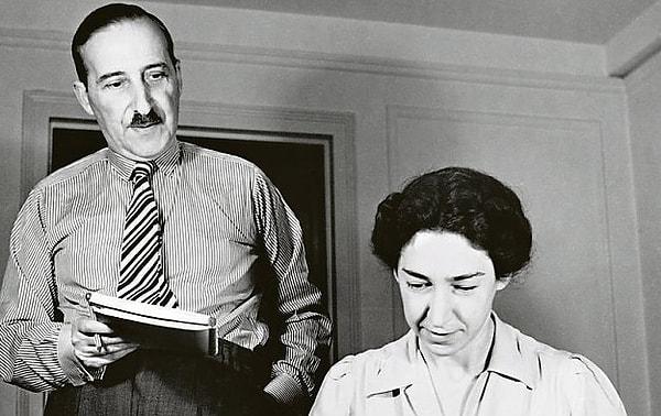 Zweig, Alman şair Kleist’ın, eşini ve kendisini silahla vurarak intihar etmesinden çok etkilenmiştir ve eşi Lotte’nin bu benzerliği kendilerinde de görmesini ister.