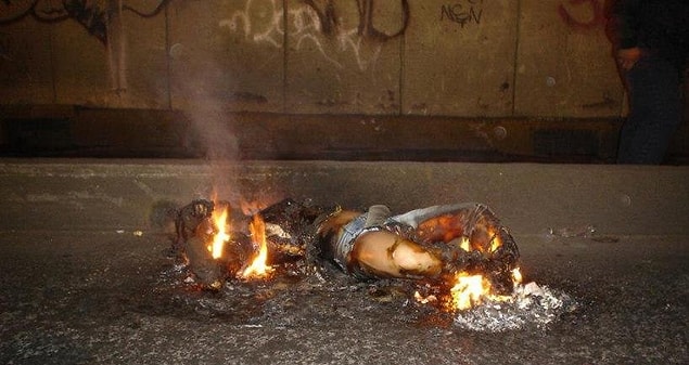 Bir kere alev alan ve yüksek derecelerde yanan bedeni kurtarmak pek de mümkün olmuyor sonrasında…