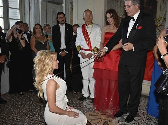 Dolandırıcılar Prensi: Ünlüleri ve Devlet Görevlilerini Dolandıran Sahte Prensin İnanılmaz Öyküsü