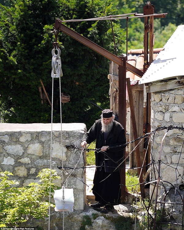 11. Отец Максим забрался так далеко, чтобы очистить свою душу