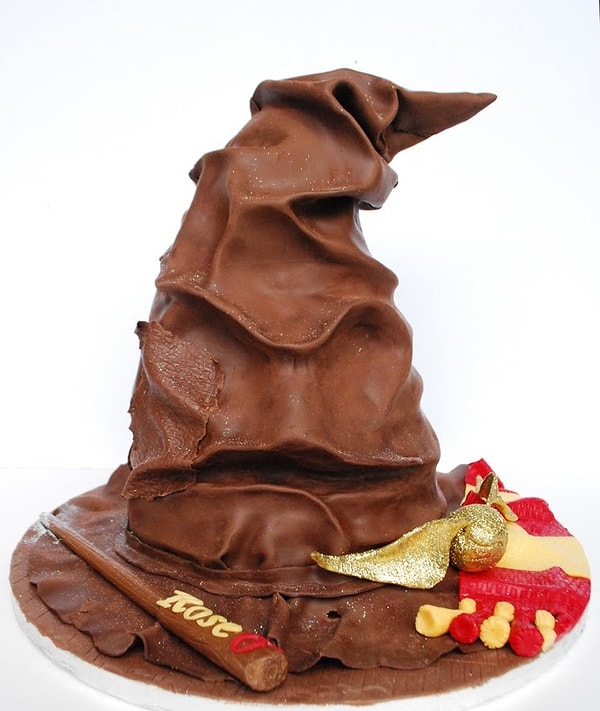 2. Торт "Распределяющая шляпа"