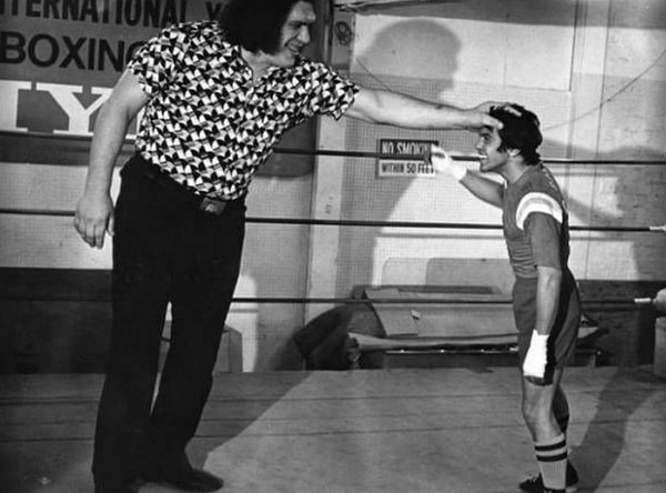2. Андре и профессиональный боксер Бобби Чакон, 1979