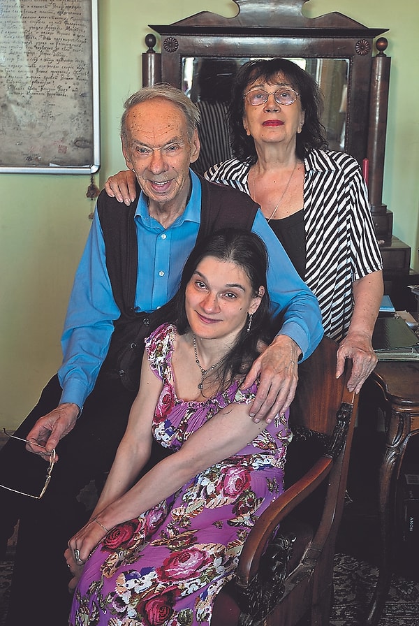 10. Младшая дочь Баталова Мария страдает ДЦП с рождения по вине врачей.