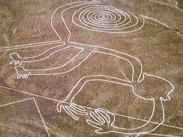 Nazca çizgileri geometrik şekiller, hayvanlar, bitki motifleri ve birtakım garip yaratıklar içermektedir.