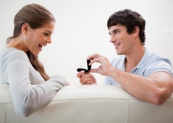 8. И наконец, что ты ответишь, услышав заветную фразу "Выйдешь за меня?"?