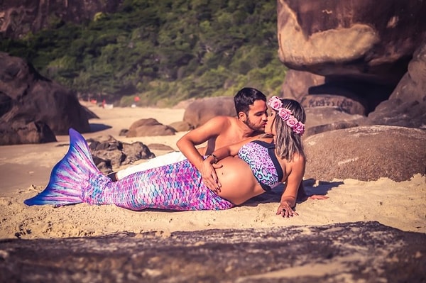 9. Ещё одна весьма значимая цель - защита окружающей среды: девушка хочет привлечь внимание к проблеме загрязнения пляжей.