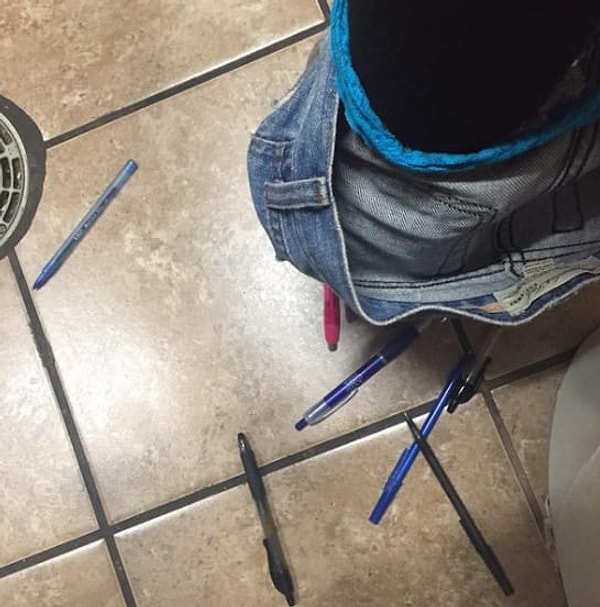 14. Перед тем, как принять душ, главное выложить из карманов все ручки: