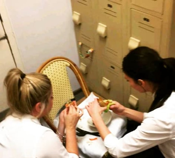 17. Даже не рассчитывайте на человеческий обед: