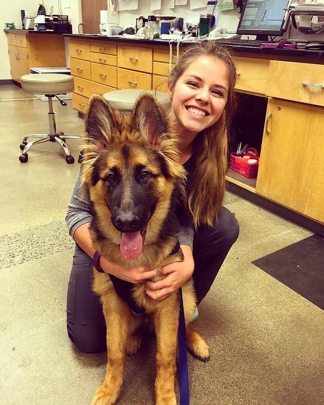 21 yaşındaki Shelby Hennick, California'da yaşayan bir veteriner teknisyeni.