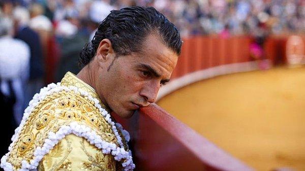 36 yaşındaki ünlü İspanyol matador Ivan Fandino, güneybatı Fransa'da düzenlenen bir festivalde boynuzlandıktan sonra hayatını kaybetti.