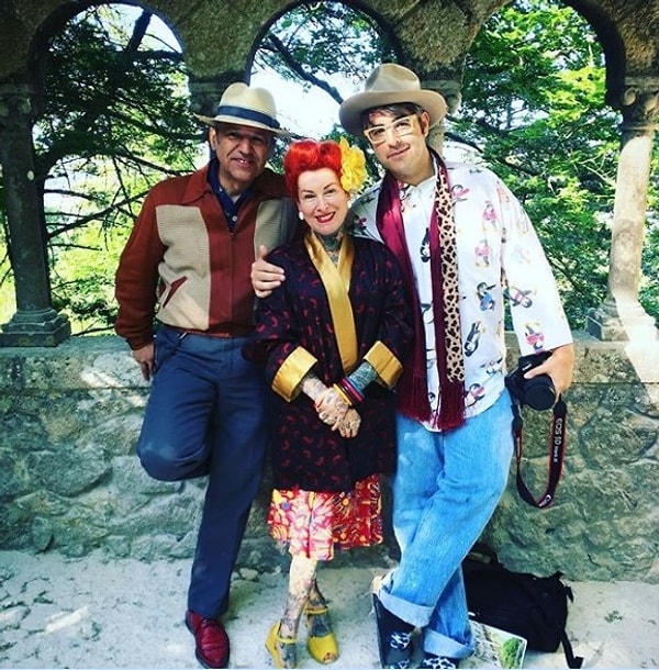 Назаре использует хэштег #retroliving (#ретрожизнь), чтобы описать свою жизнь