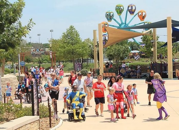 5. Аквапарк является дополнением к парку "Страна чудес Морган", в Сан-Антонио, Техас