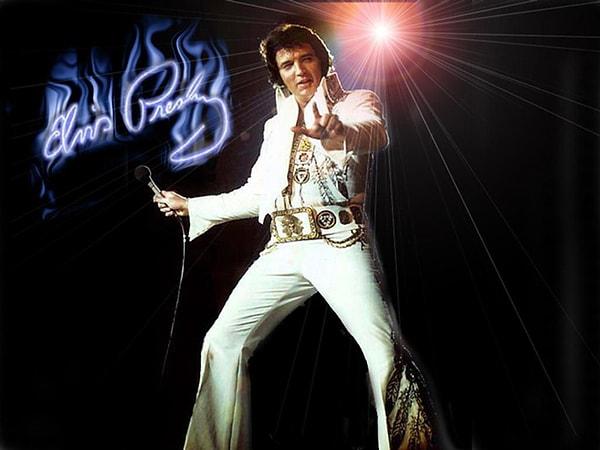 11. Elvis Presley'nin beyaz takımları