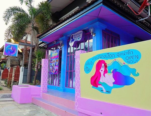 1. В Таиланде открылось тематическое кафе Mermaid Island ("Русалочий остров")