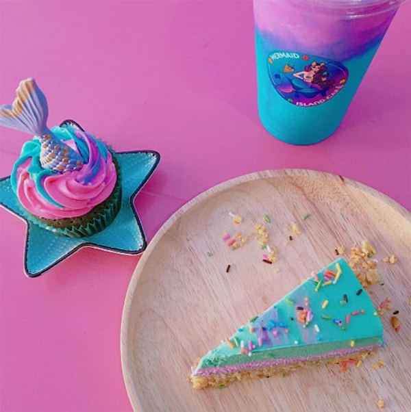 6. Все десерты здесь такие яркие, что невольно начинаешь вспоминать детство