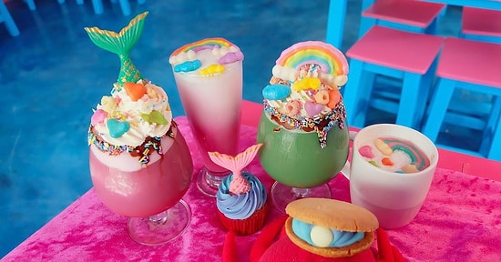 Мифическое кафе "Русалочий остров": радужные десерты и незабываемый интерьер!