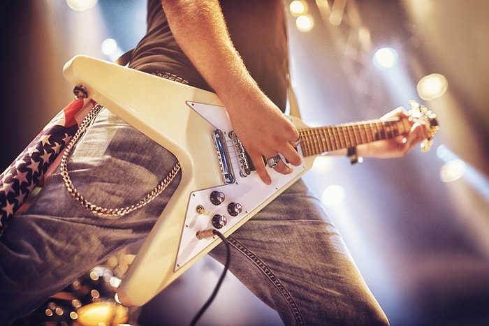 Elindeki Elektro Gitarla Neredeyse Jimi Hendrix’e Dönüşenlerin Anlayacağı 11 Şey