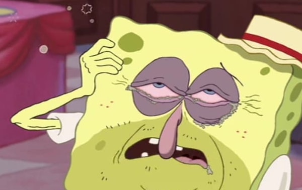 12. Вставая по будильнику каждое утро, вы напоминаете себе обезвоженную губку. 😩