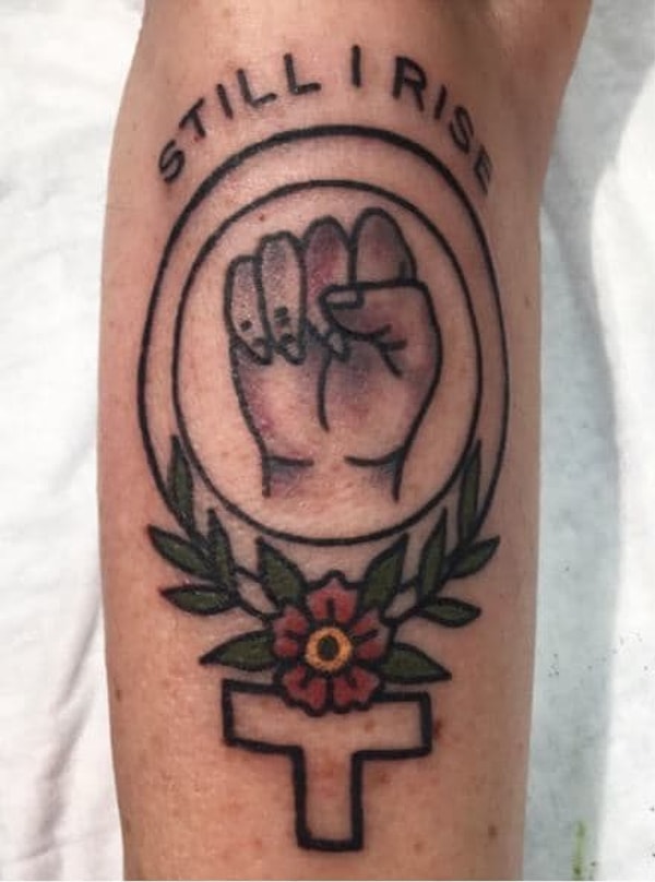 7. Эта татуировка делает авторитарное феминистское заявление: