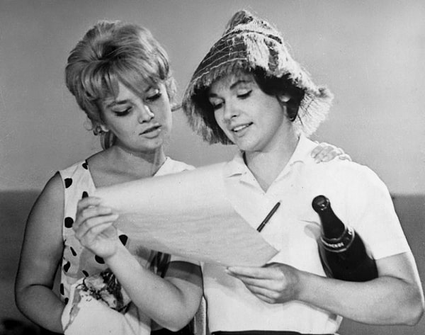 13. Фильм «Три плюс два» стал последней работой режиссера Оганесяна.