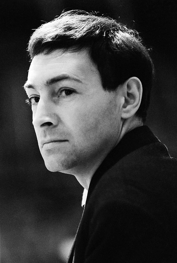 14. Изначально предполагалось, что главных героев будут играть Вицин, Тихонов и Рыбников.