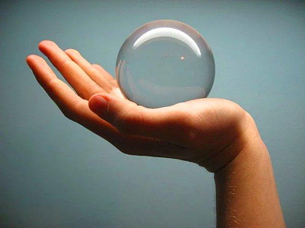 6. Camdan yapılmış bir top plastik toptan daha yükseğe zıplar.