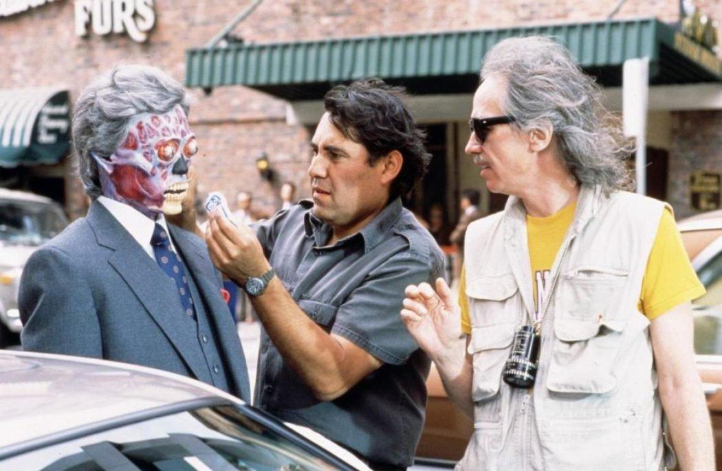 Sinema tarihinin en iyi yönetmenlerinden biri, John Carpenter, They Live setini yönetiyor.