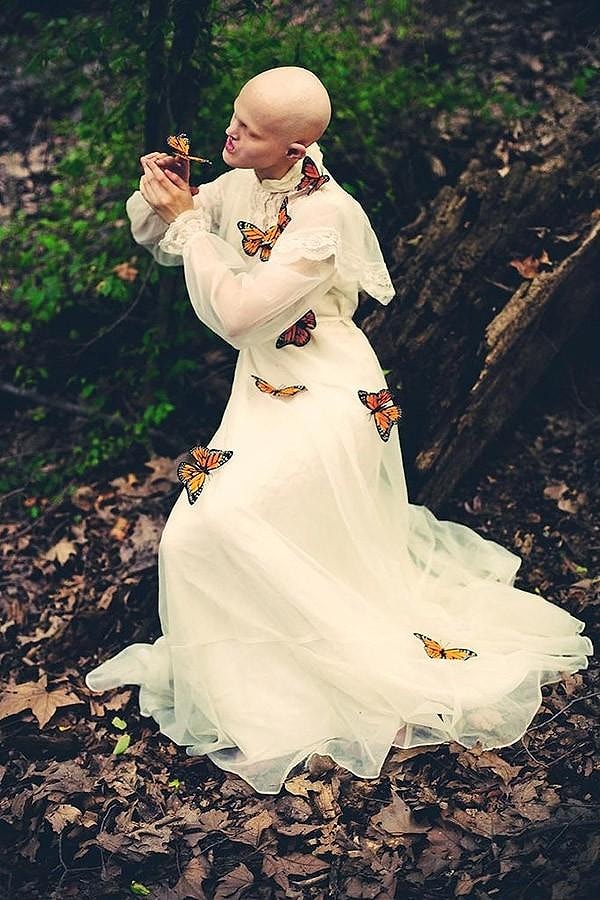 11. Мелани живёт нормальной жизнью и уже обрела множество друзей в лице известных фотографов, режиссёров и музыкантов.