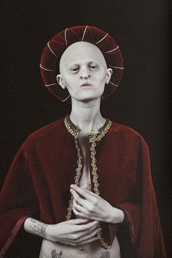 13. В целом у девушки очень много друзей, они говорят, что у фотомодели очень чистая и светлая душа, а также невероятная харизма.