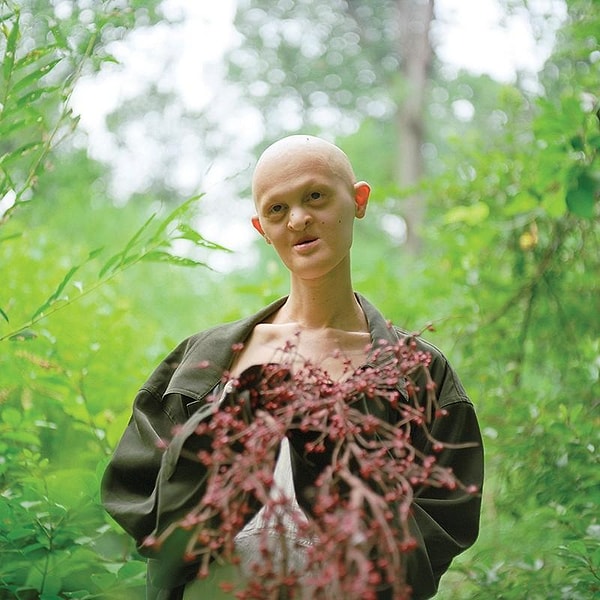 15. "Я также помогаю другим людям принять себя такими, какие они есть".